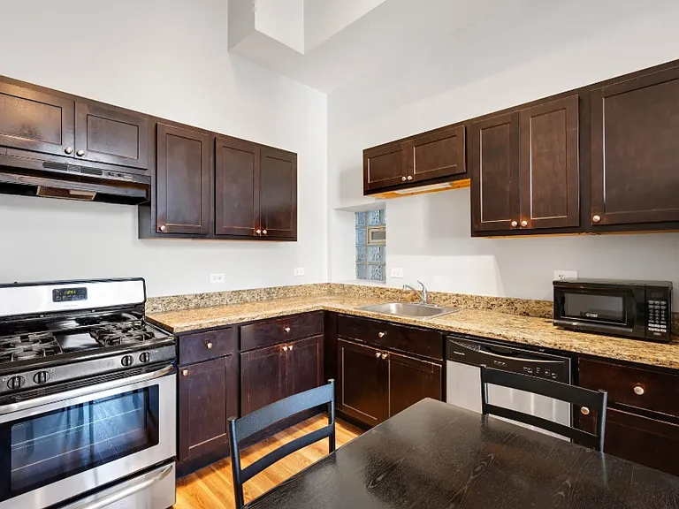 1812 S Throop St #1R — Photo 4