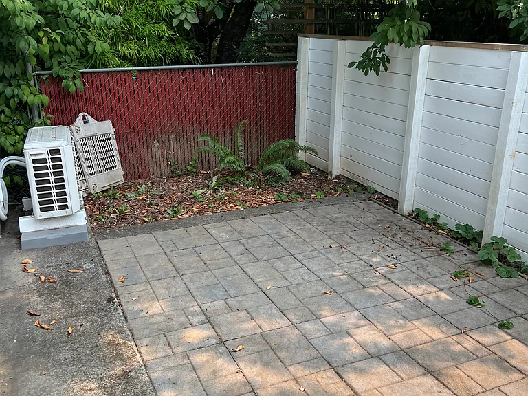SE Tibbetts St — Photo 14