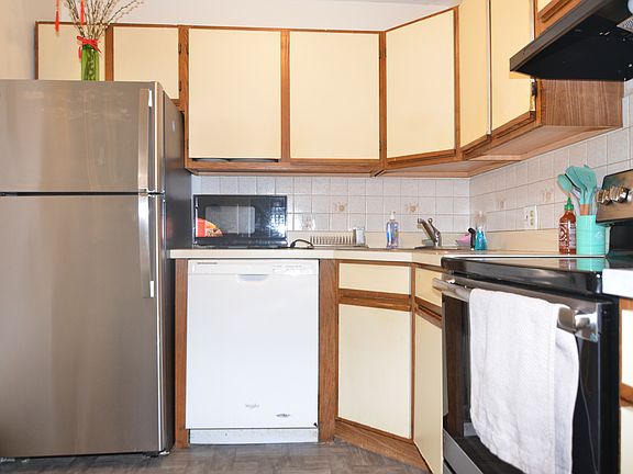 3rd image of 366 Quincy Ave Unit 301