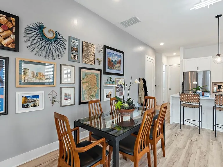 618 Montopolis Dr — Photo 12