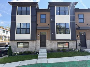 1016 Pine Tree Ln, Troy, MI 48085