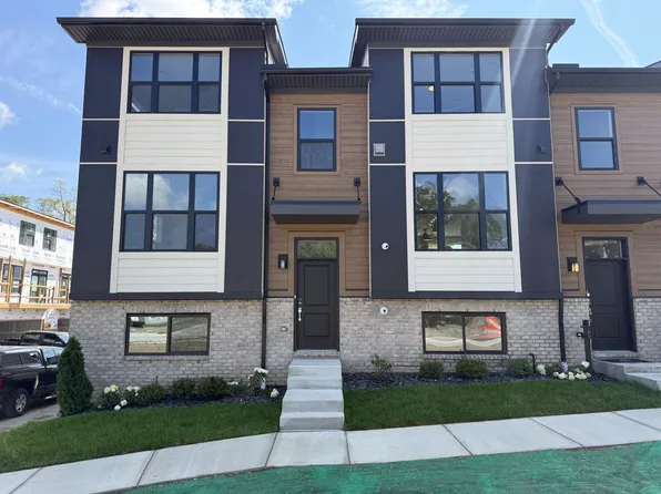 1016 Pine Tree Ln, Troy, MI 48085