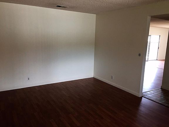 4th image of 1437 Meadow Glen Way