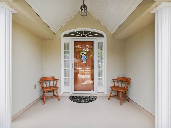 4th image of 4565 Firethorne Dr.
