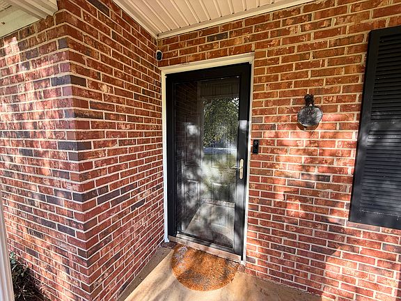 3rd image of 9 Hardwick Dr