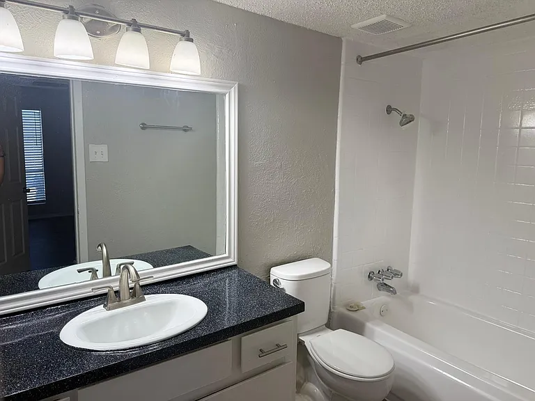 Maxton West Apartment Homes — Photo 108