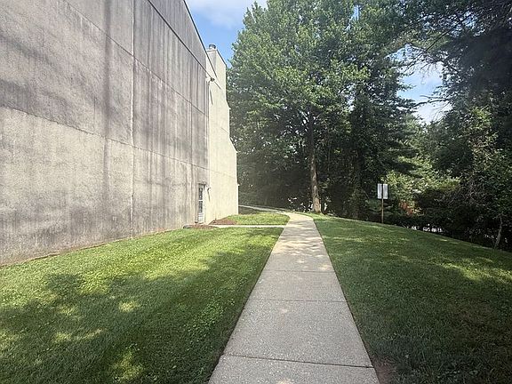 2nd image of 80 Ashlar Hill Ct #80