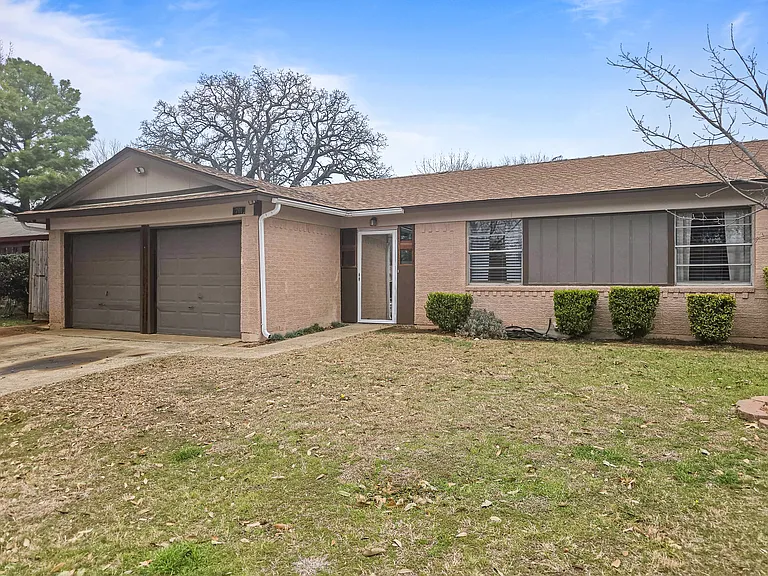 701 Idlewilde Dr — Photo 1