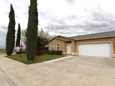 8462 Sierra Ave, Parlier, CA, 93648
