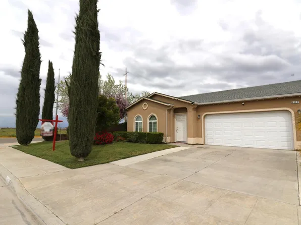 8462 Sierra Ave, Parlier, CA 93648
