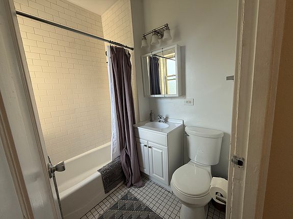 5th image of 906 Seward St APT 3