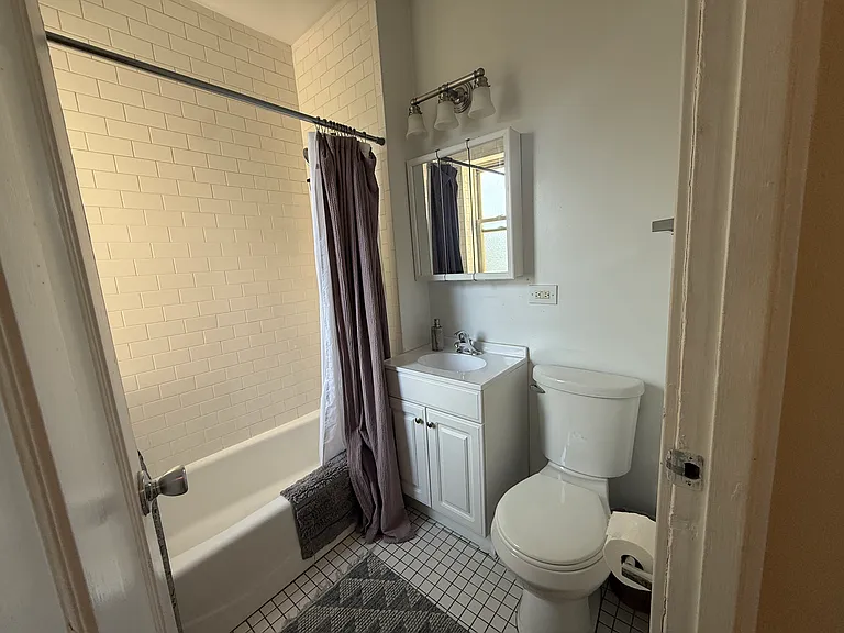 906 Seward St #3 — Photo 5