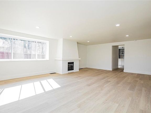 5th image of 37 Elizabeth Dr