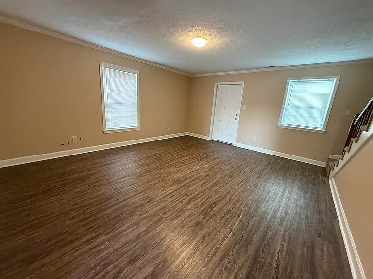 226 Hickory Trl — Photo 3
