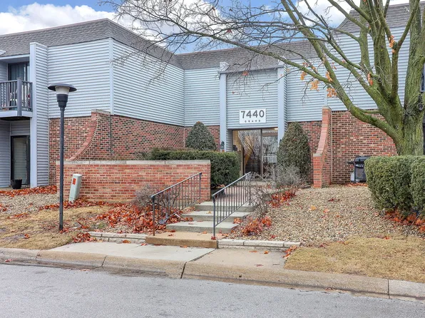 7440 Grand Ave APT 205, Downers Grove, IL 60516