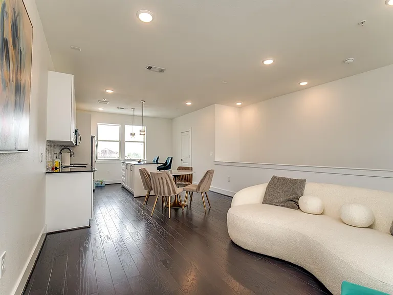 4819 Caroline St #308 — Photo 16