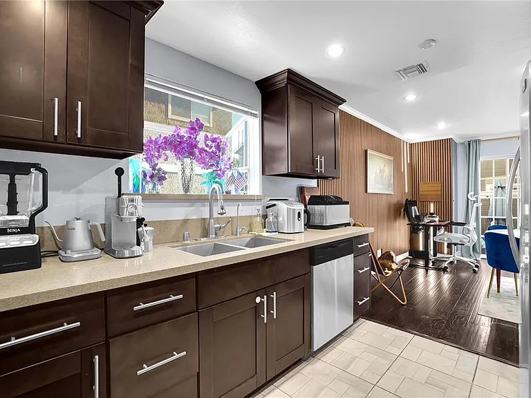 1304 S Mayflower Ave #A — Photo 5