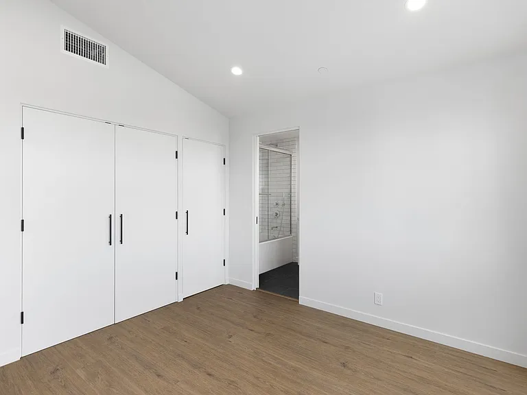 21552 Treetop Ln — Photo 31