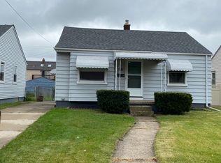1577 Lindbergh St, Wyandotte, MI 48192
