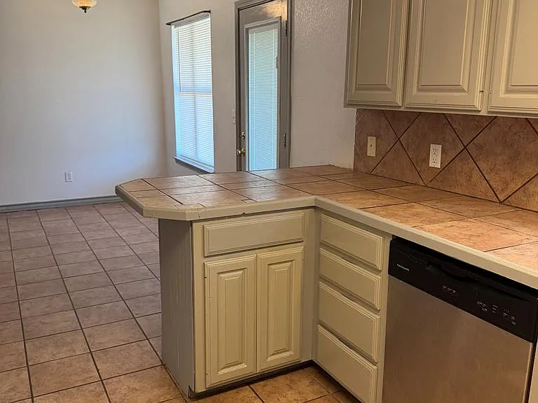 4515 Monty Dr — Photo 9