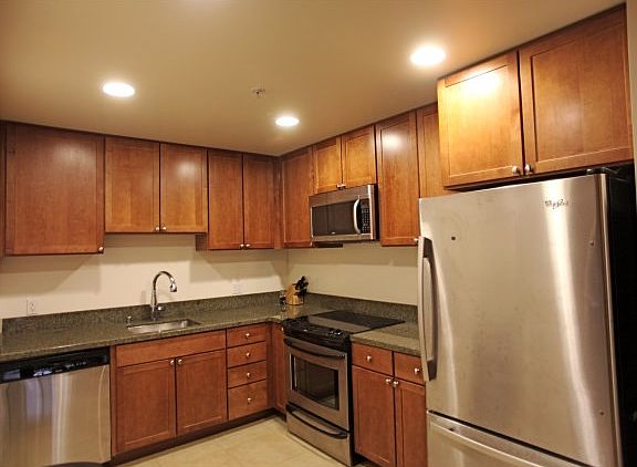 5th image of 175 W Saint James St Unit 402