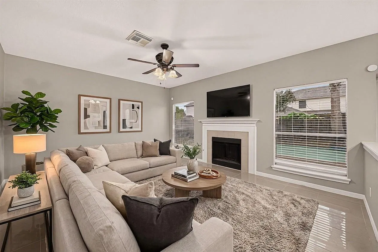 4 bed, 2.5 bath, 2335 sqft, $2,400 — Photo 4