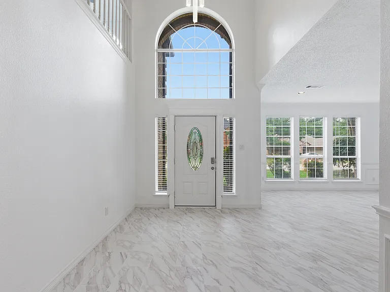 305 W Mill Valley Dr — Photo 2