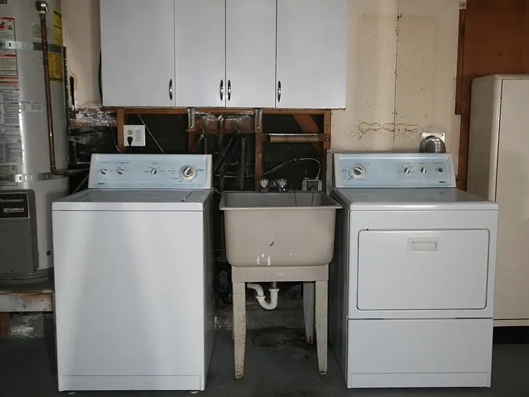 7131 Princess View Dr — Photo 15