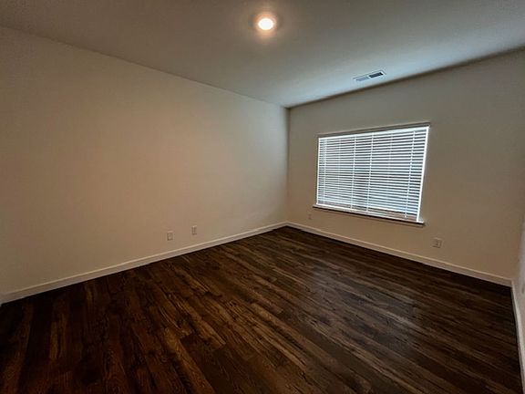 3rd image of 3068 Highline Dr