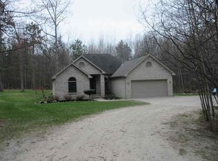 104 Rolling Oak Ln, Roscommon, MI 48653