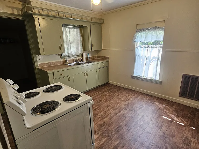505 McHale St — Photo 4