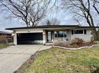 19072 S Nunneley Rd, Clinton Township, MI 48035