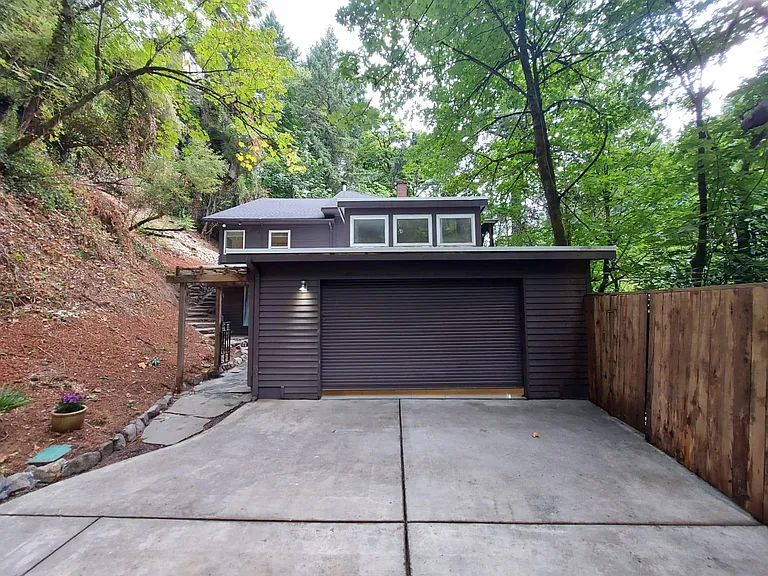 2985 W Burnside Rd — Photo 1