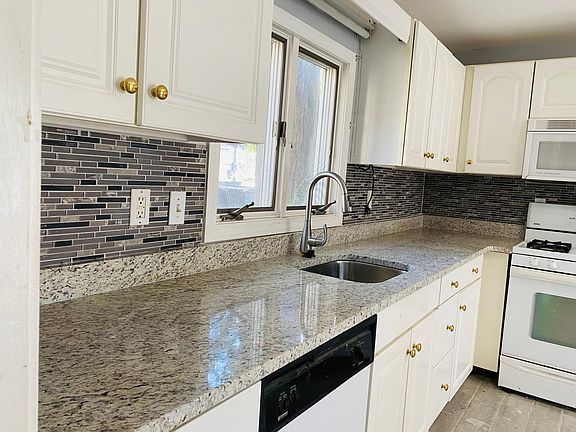 5th image of 14 York St Unit 1