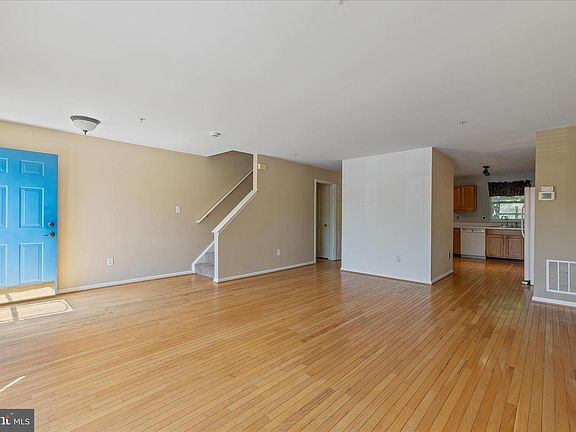 4th image of 14823 Strawberry Ln