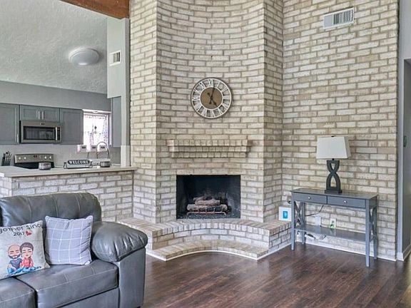 2nd image of 5115 Prairie Creek Dr