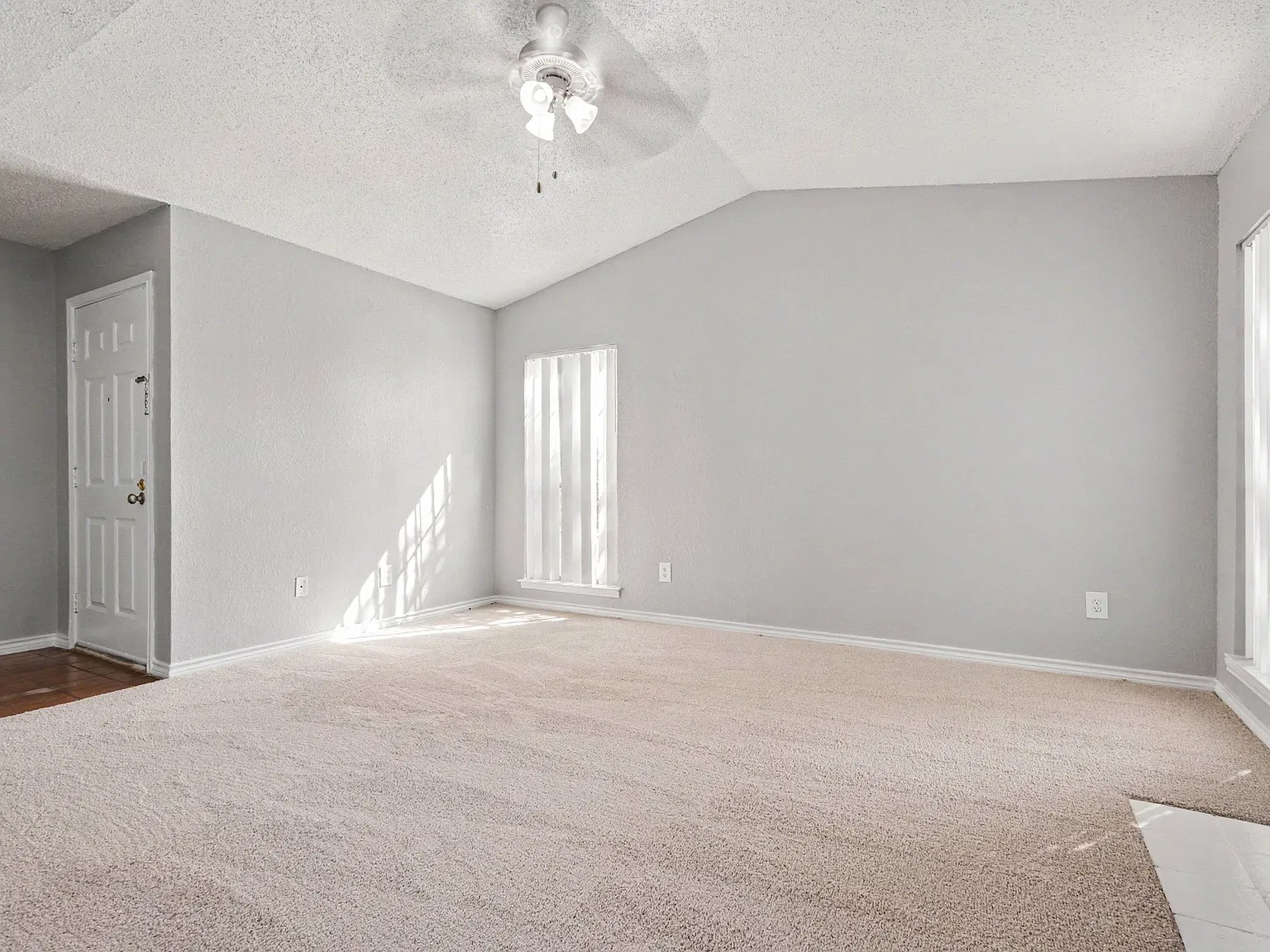 2 bed, 947 sqft, $1,545 — Photo 3