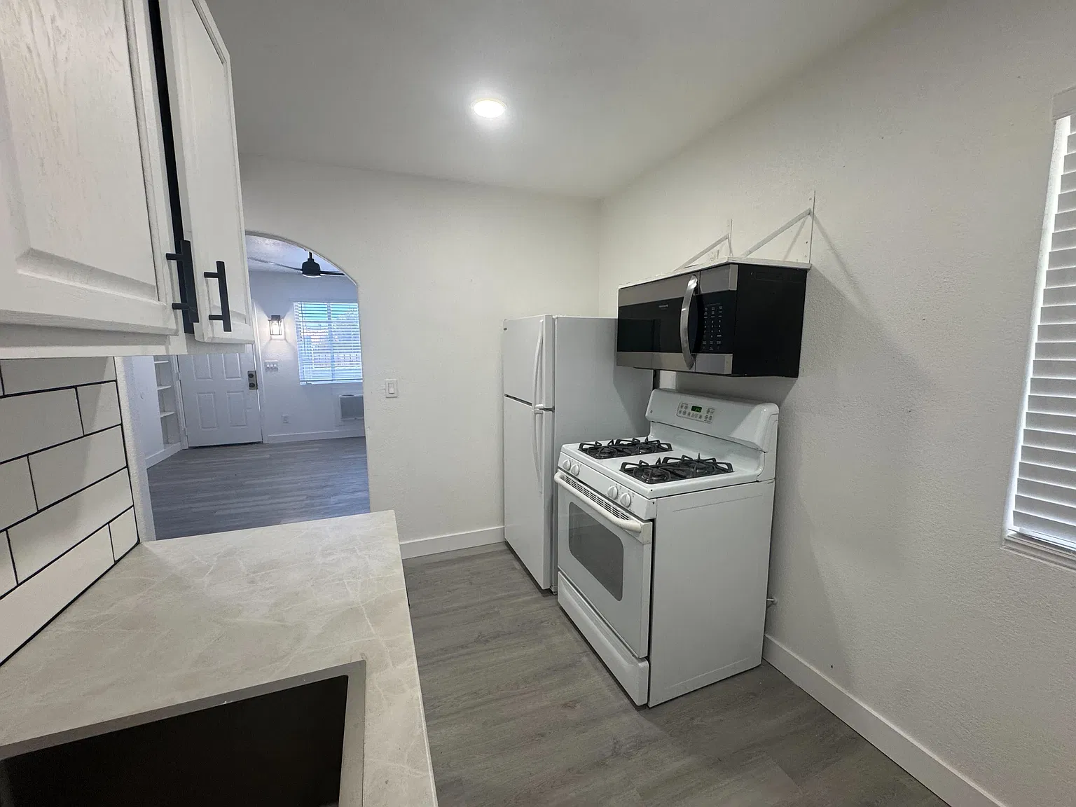 2231 N Palm Canyon Dr - 2233 — Photo 3