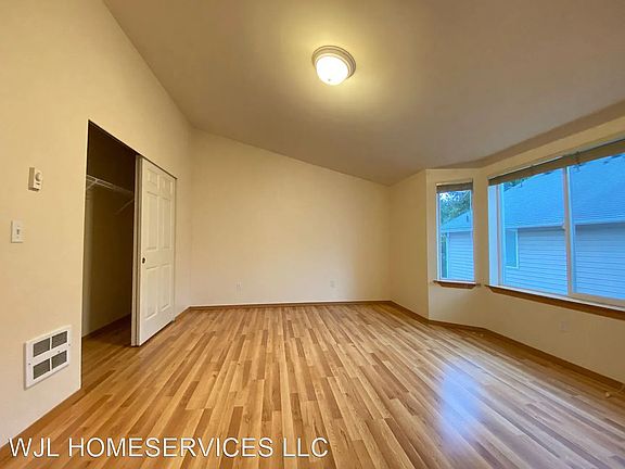 4th image of 12049 32nd Ave NE APT D