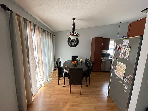Dinning room with french door to the deck