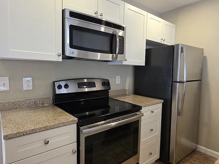 1114 Pine St #2 — Photo 14