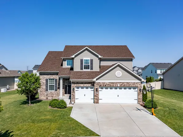 10411 Pine Ln, Saint John, IN 46373