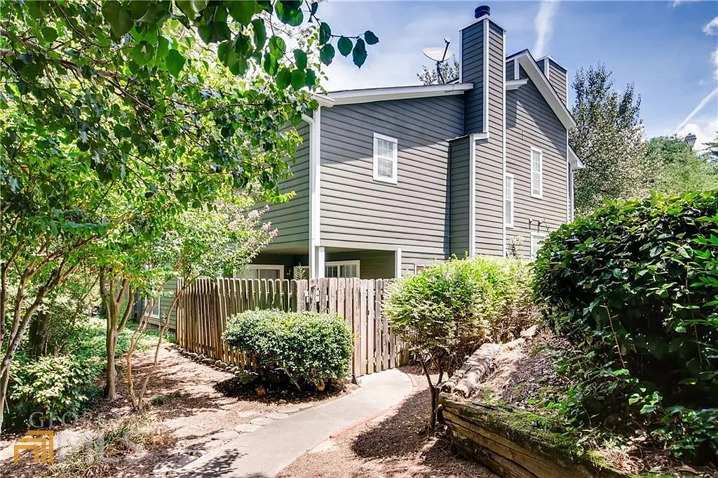 818 Wuthering Way photo 1