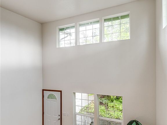 4th image of 1633 Langridge Ave NW