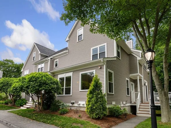 13 Maple Ridge Dr, Burlington, MA 01803