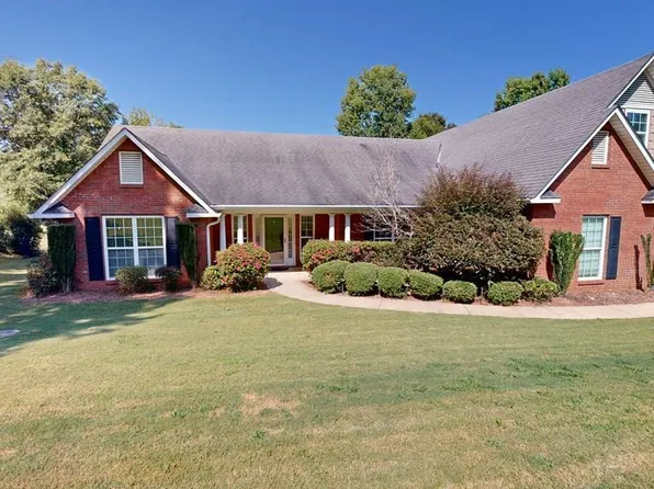 111 Lake Harding Dr, Hamilton, GA 31811