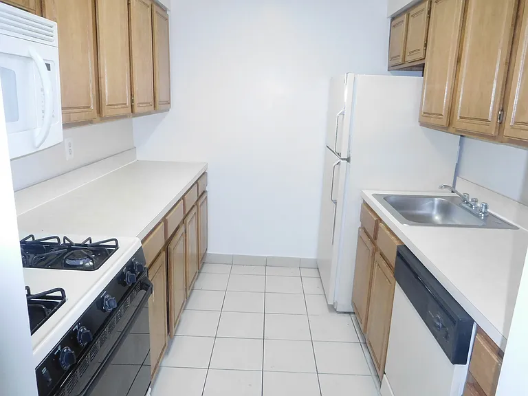 13702 Northern Blvd #2F — Photo 9