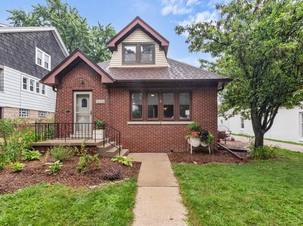 2124 North 84th STREET, Wauwatosa, WI 53226