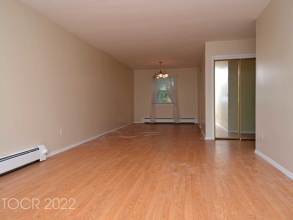 5th image of 260 Parkside Dr