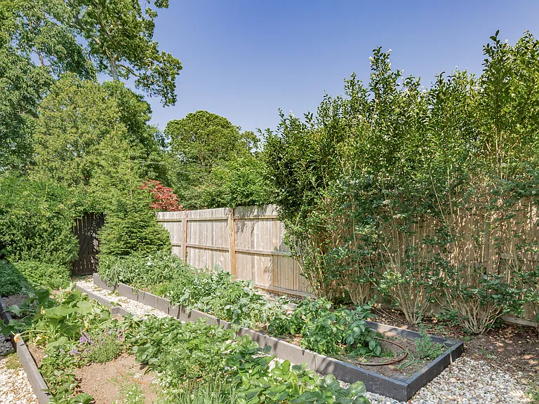 22 Sandra Rd — Photo 31